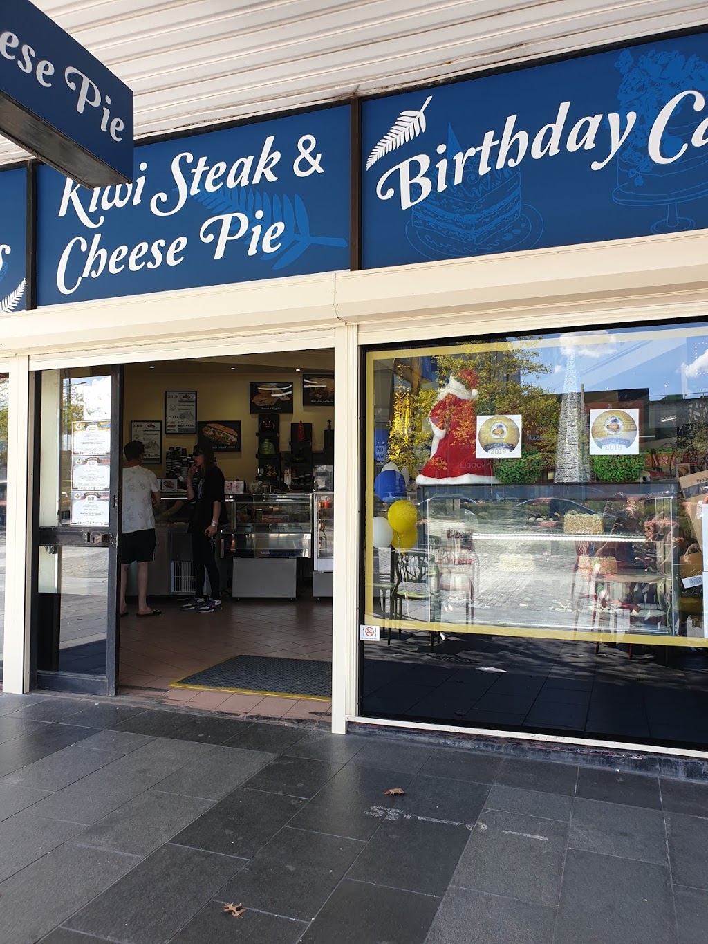 Kiwi Steak & Cheese Pie | bakery | 242 Lonsdale St, Dandenong VIC 3175, Australia | 0397933889 OR +61 3 9793 3889