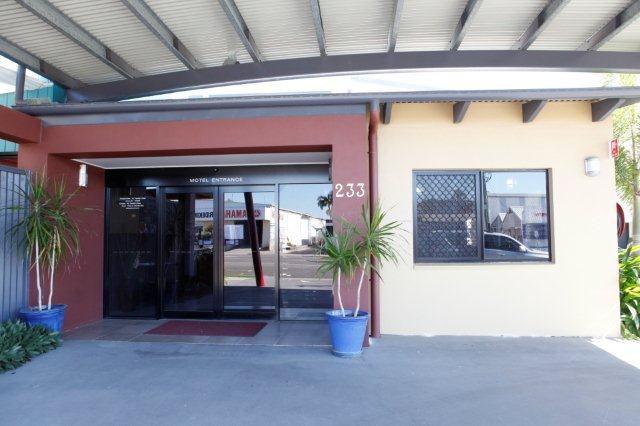 Ayr Travellers Motel | restaurant | 233 Queen St, Ayr QLD 4807, Australia | 0747836666 OR +61 7 4783 6666
