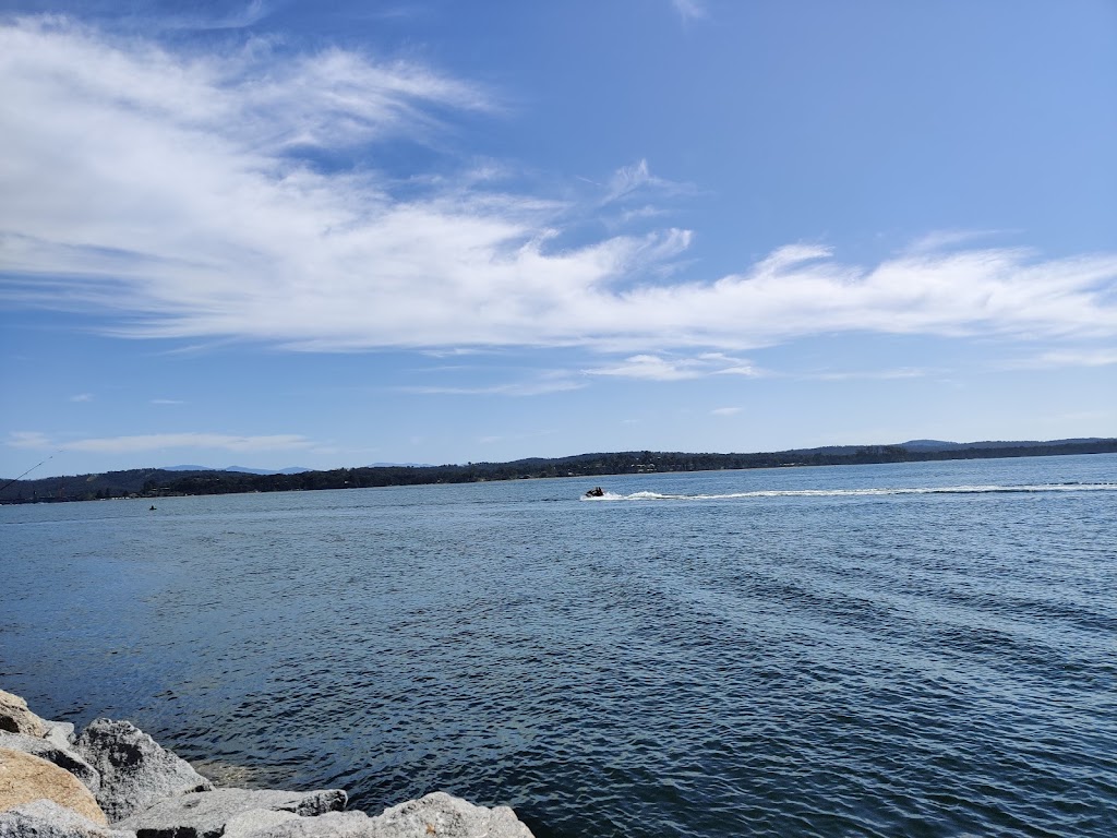 Hanging Rock Boat Ramp | Hanging Rock Pl, Batemans Bay NSW 2536, Australia | Phone: (02) 4474 1000