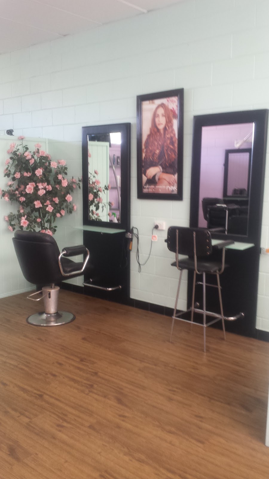Kallangur Mod Hair Studio | hair care | 2/120 School Rd, Kallangur QLD 4503, Australia | 0732044384 OR +61 7 3204 4384