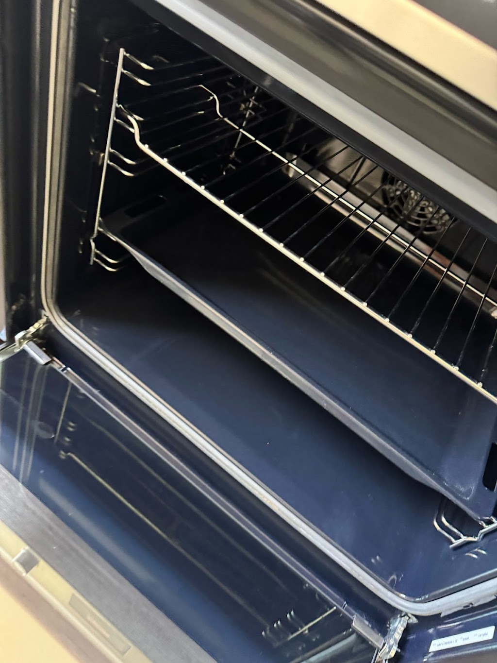 Hans5star cleaning | 39 Marble Arch Pl, Arundel QLD 4214, Australia | Phone: 0415 229 318