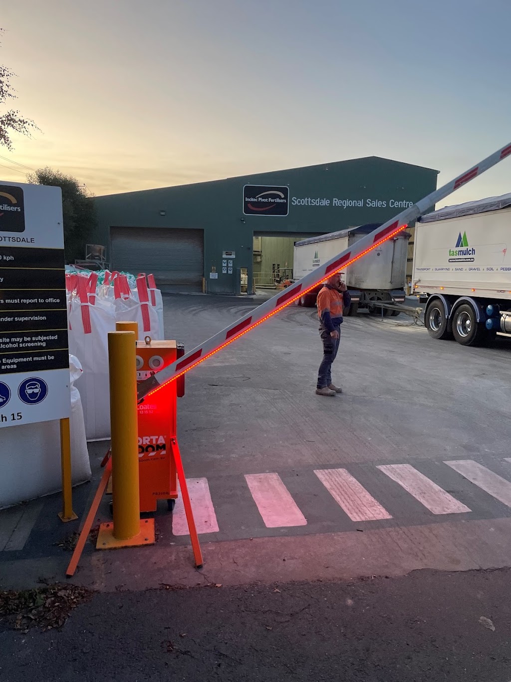 Incitec Pivot Fertilisers Scottsdale Regional Supply Centre | 38a Ellenor St, Scottsdale TAS 7260, Australia | Phone: 63522600