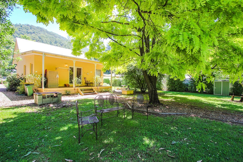 Harrietville Cottage | lodging | 117 Great Alpine Rd, Harrietville VIC 3741, Australia | 0357592555 OR +61 3 5759 2555