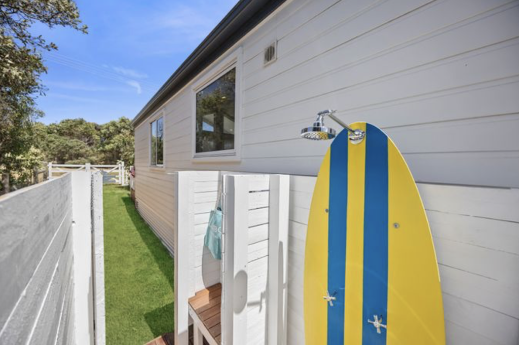 AquaLuna Beach House | 2A Philip St, Aireys Inlet VIC 3231, Australia | Phone: (03) 5289 4233