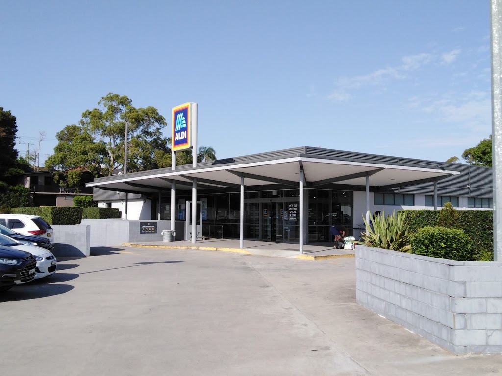 ALDI Green Point | supermarket | Avoca Dr &, Bayside Dr, Green Point NSW 2251, Australia