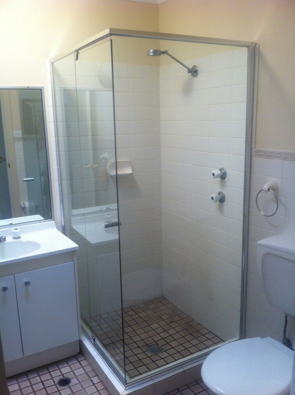 Duncs Frameless Glass | Unit 8/2 Richard Cl, North Rocks NSW 2151, Australia | Phone: 0415 138 862