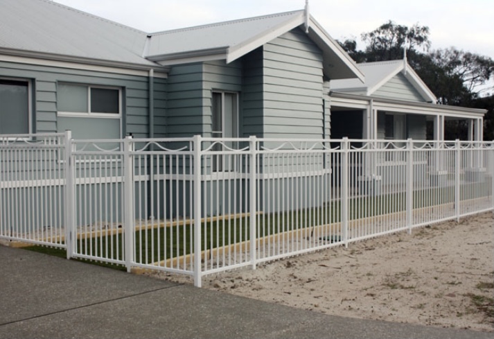 Broadwater Fencing and Powdercoaters Busselton | 33 Frederick St, Busselton WA 6280, Australia | Phone: (08) 9754 1541