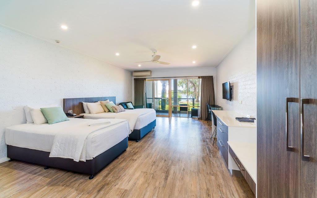 Moby Dick Resort Motel | 27-29 Yamba Rd, Yamba NSW 2464, Australia | Phone: (02) 6646 2196