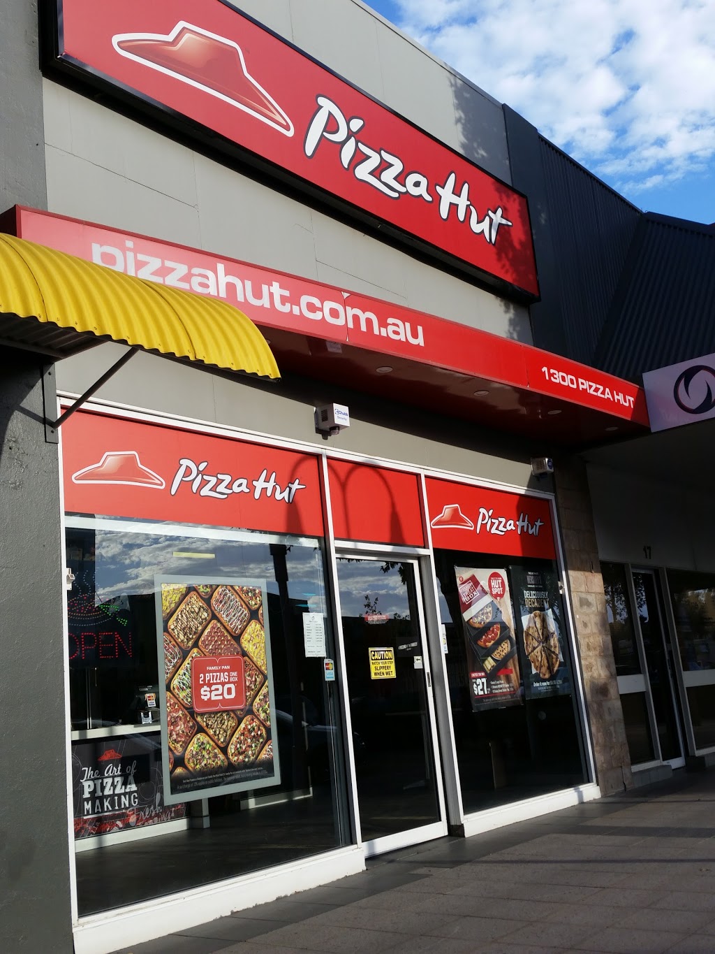 Photo by Kurt Meers. Pizza Hut Wagga Wagga | restaurant | 19 Baylis St, Wagga Wagga NSW 2650, Australia | 1300749924 OR +61 1300 749 924