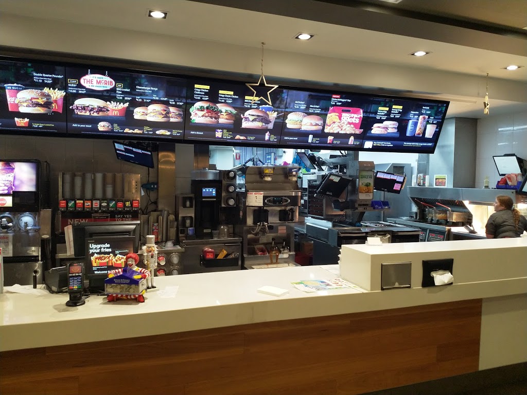 McDonalds Corowa | meal takeaway | 206/218 Sanger St, Corowa NSW 2646, Australia | 0260333820 OR +61 2 6033 3820