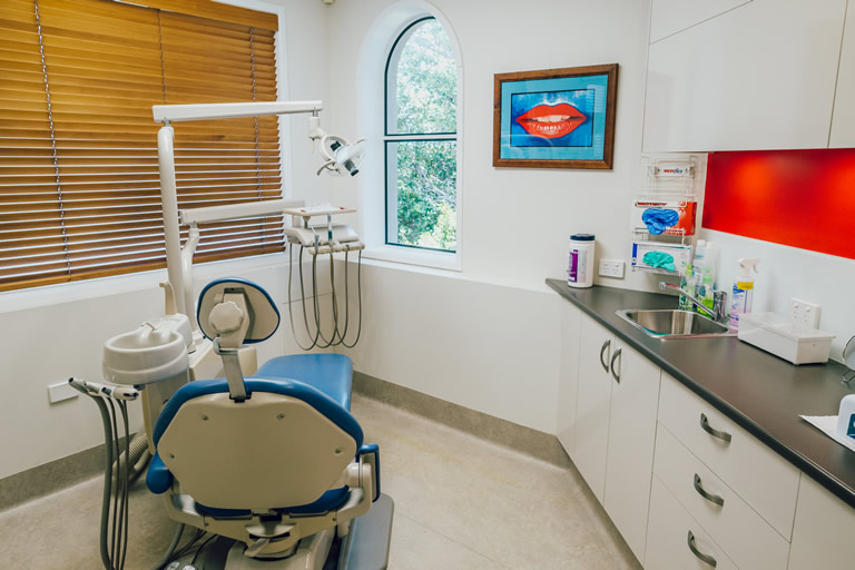 Oral Art Denture Clinic | dentist | 3/181 Ashmore Rd, Benowa QLD 4217, Australia | 0755974633 OR +61 7 5597 4633