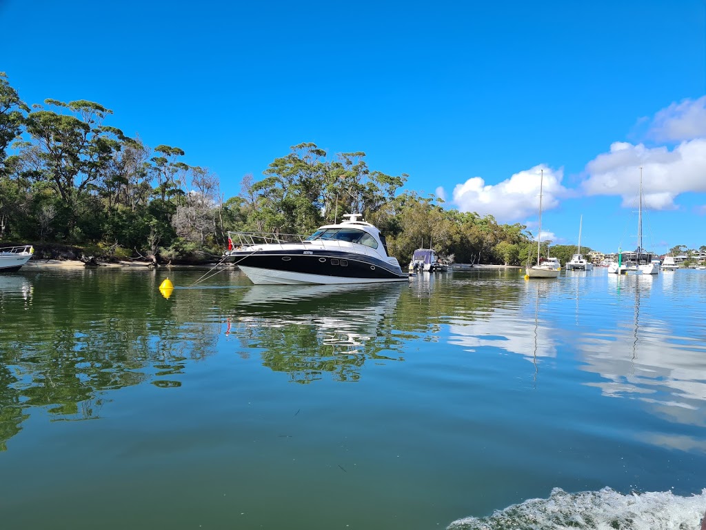 Husky Ferry, Myola Pickup Point |  | Catherine St, Myola NSW 2540, Australia | 0467648504 OR +61 467 648 504