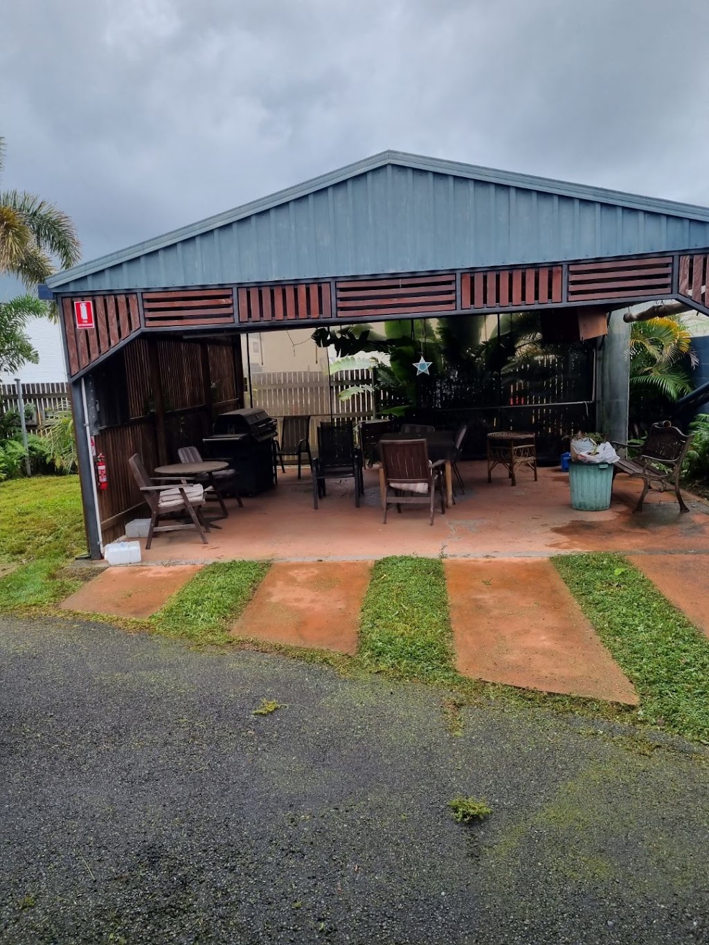 Smick Yards | 25 Peak Downs Hwy, Ooralea QLD 4740, Australia | Phone: 0498 187 435