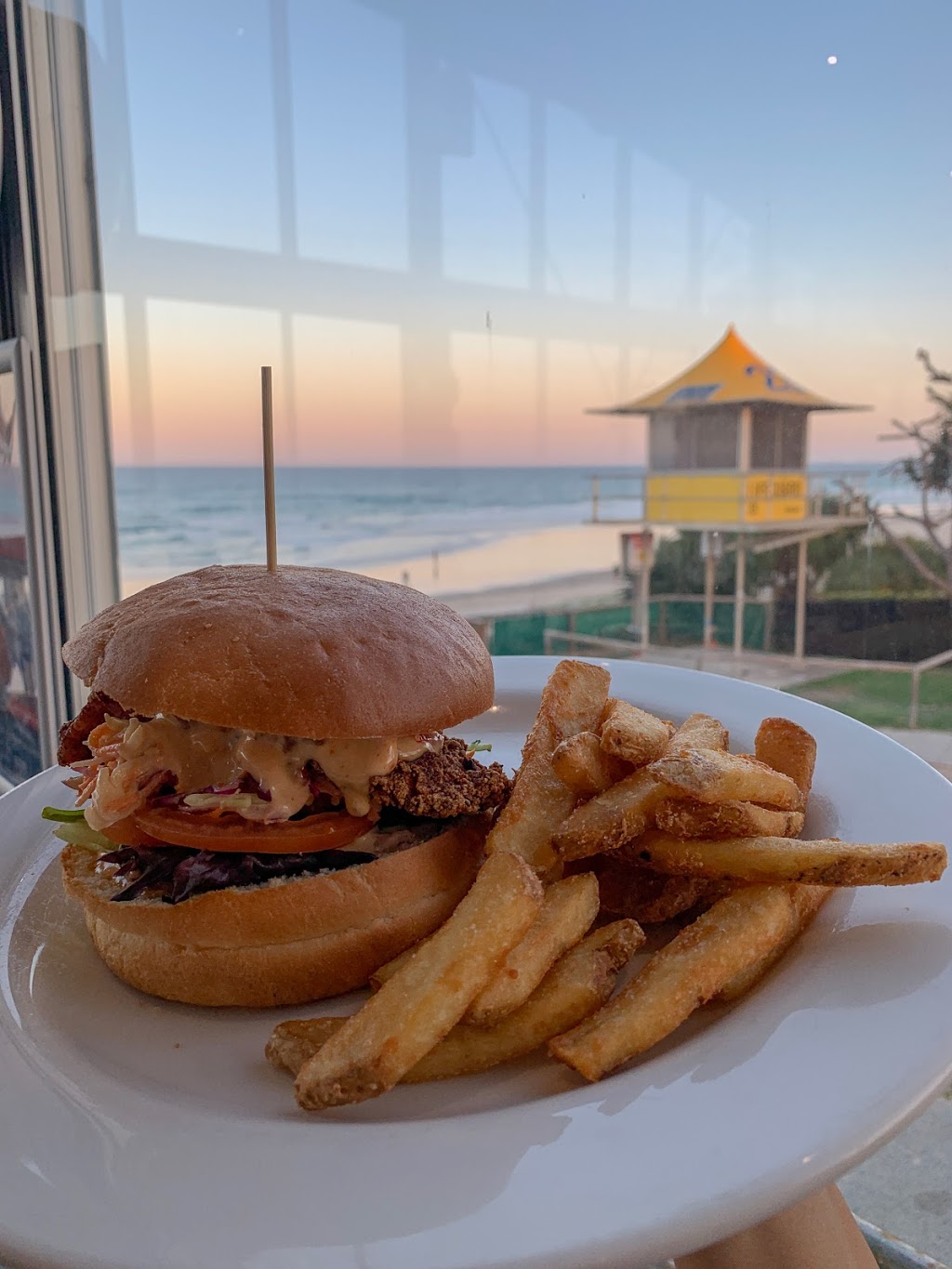 Nobbys Beach Surf Club | restaurant | 25 Albatross Ave, Mermaid Beach QLD 4218, Australia | 0755786680 OR +61 7 5578 6680