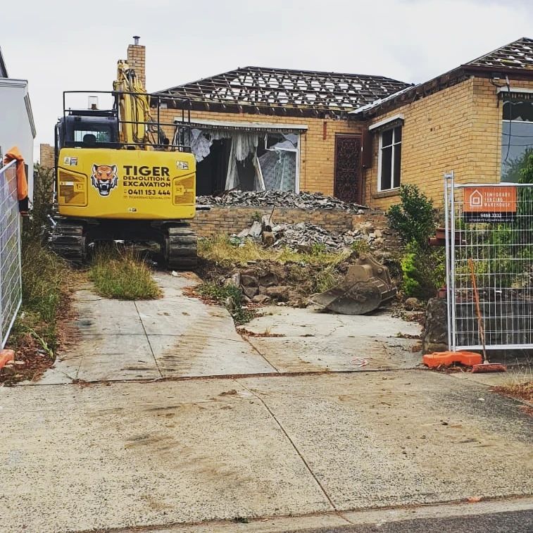 Tiger Demolition and Excavation team | 1 Natural Dr, Craigieburn VIC 3064, Australia | Phone: 0411 153 444