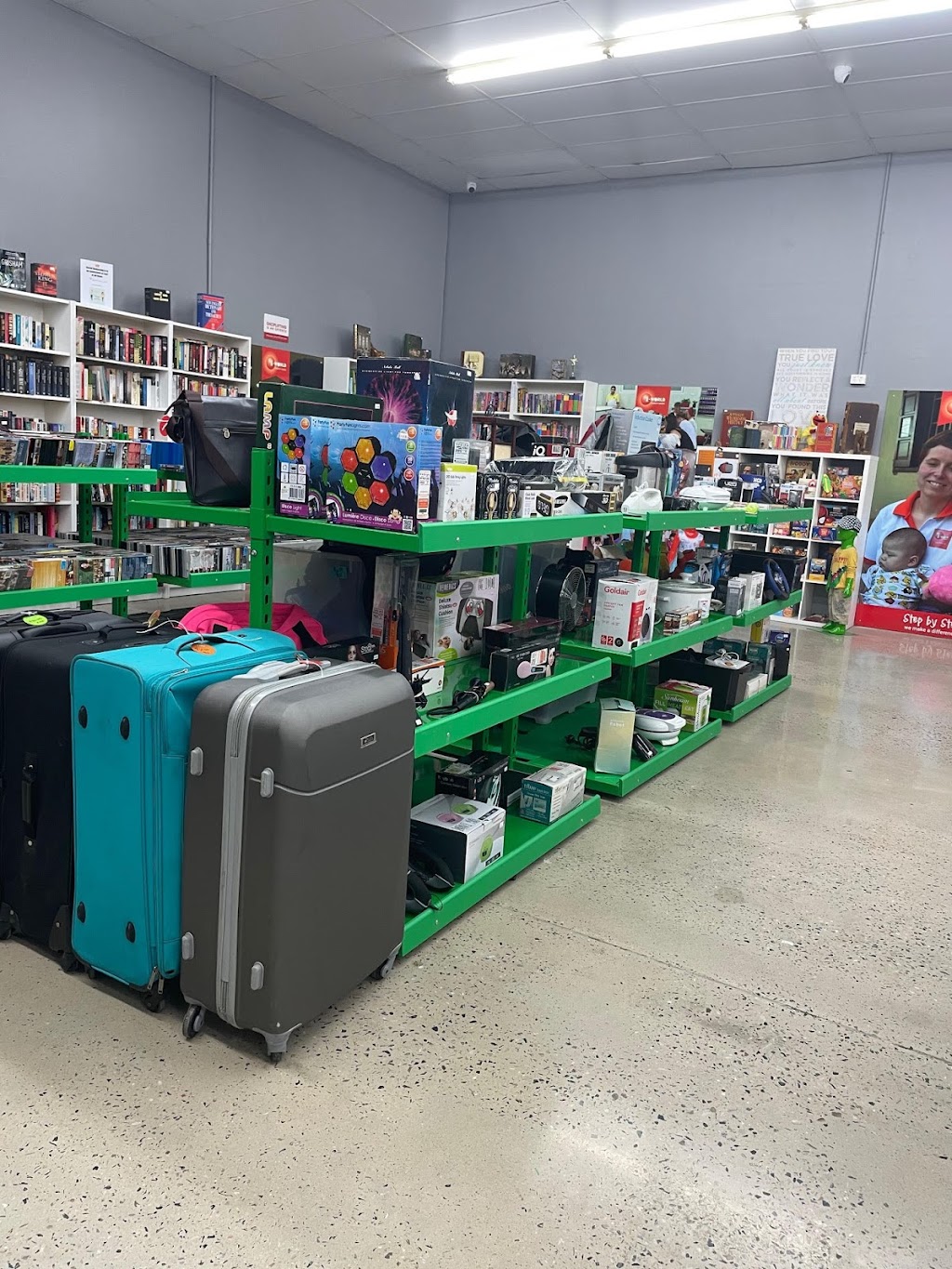 1-World Charity Shop Beenleigh | unit 1/131 George St, Beenleigh QLD 4207, Australia | Phone: (07) 3801 8477