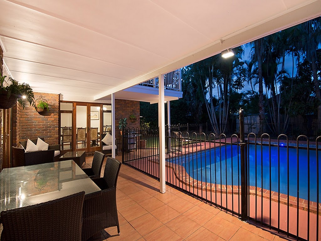 Ainslie Manor Bed & Breakfast | 42 Steven St, Redcliffe QLD 4020, Australia | Phone: (07) 3885 8606