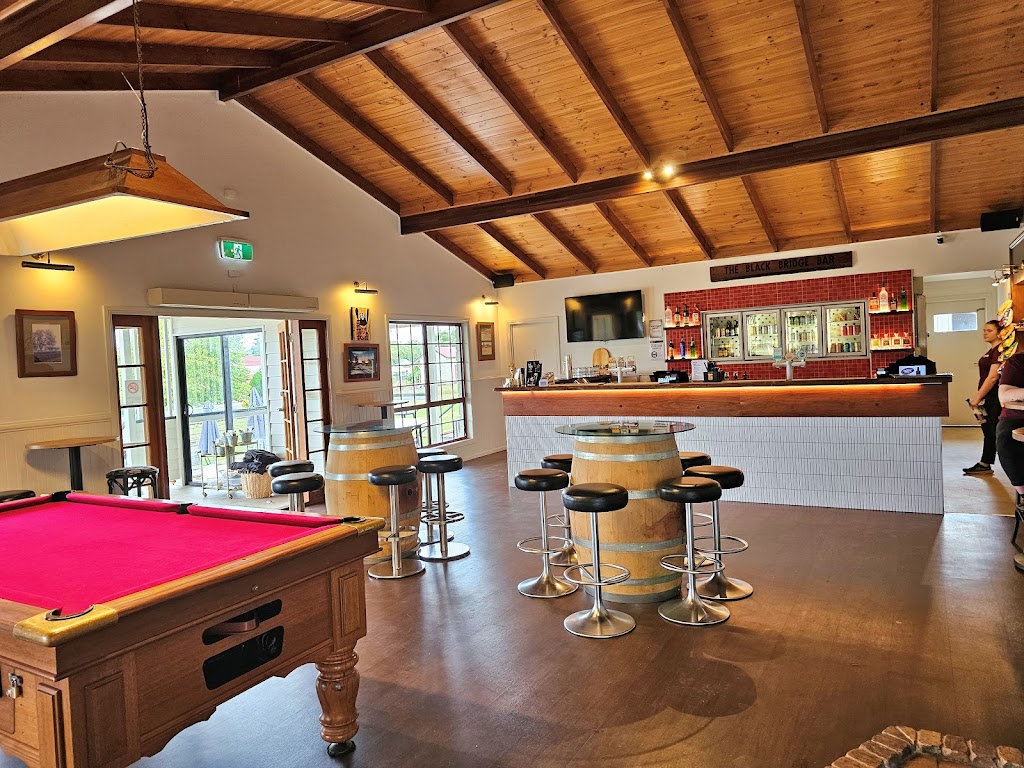Ballandean Pub & Motel | 1 St Judes Lane Cnr, Eukey Rd, Ballandean QLD 4382, Australia | Phone: (07) 4580 2527