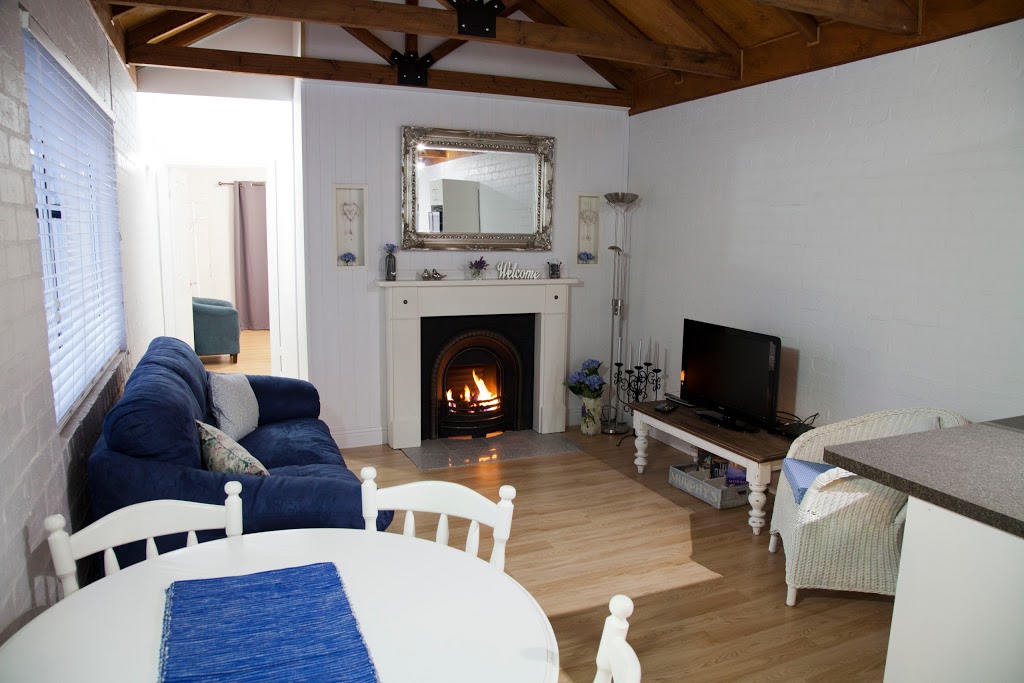 Homewood Cottages | lodging | 11 Cawdor Rd, Highfields QLD 4352, Australia | 0459686239 OR +61 459 686 239