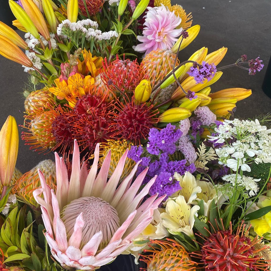 302 Flowers | 302 Mt Gisborne Rd, Gisborne VIC 3437, Australia | Phone: 0478 086 182