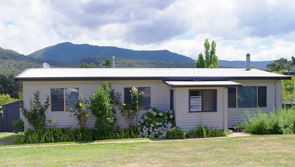 TnTs Place-Holiday House | lodging | 10 Coleman Ct, Dartmouth VIC 3701, Australia