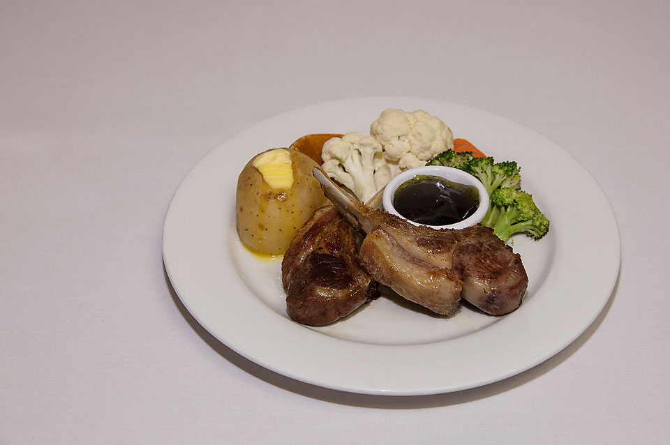 Hampton Villa Motel | 29 Alma St, Rockhampton City QLD 4700, Australia | Phone: (07) 4927 7433