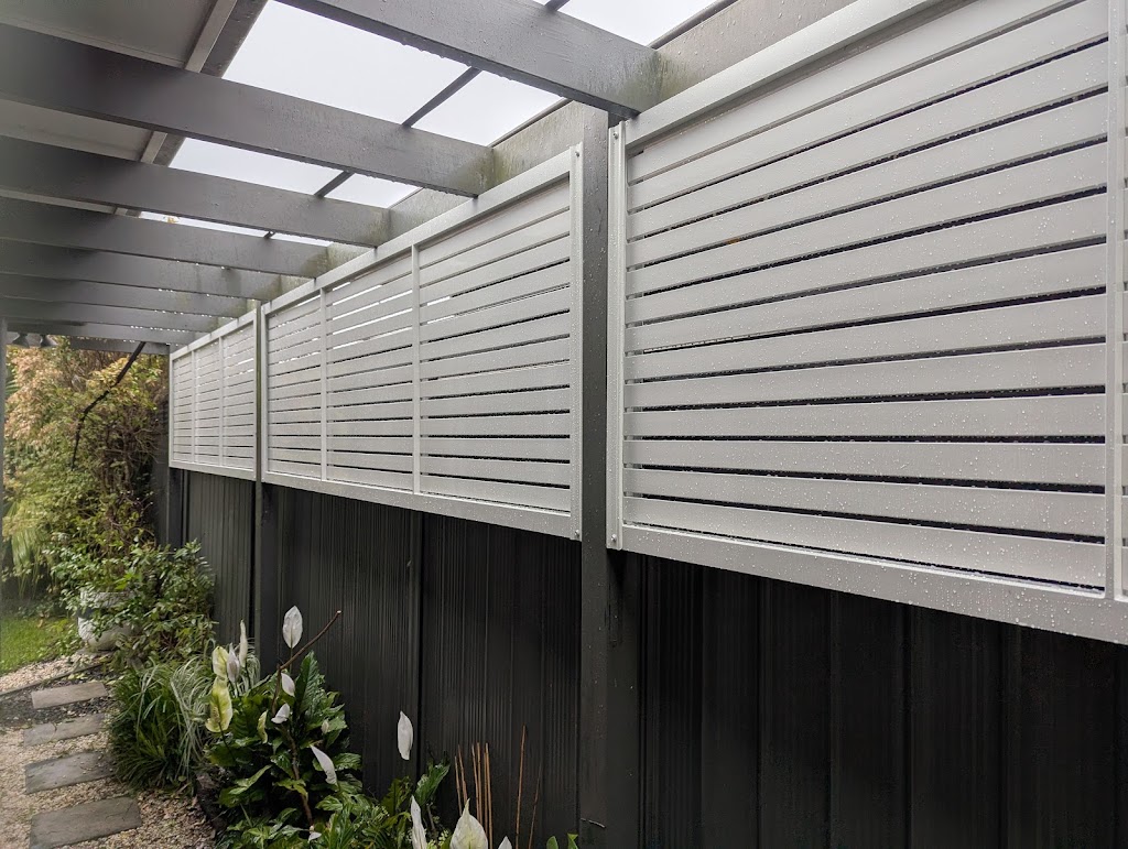 Dolphin Bay Fencing | 18 Pangari Cres, St Georges Basin NSW 2540, Australia | Phone: 0402 312 106
