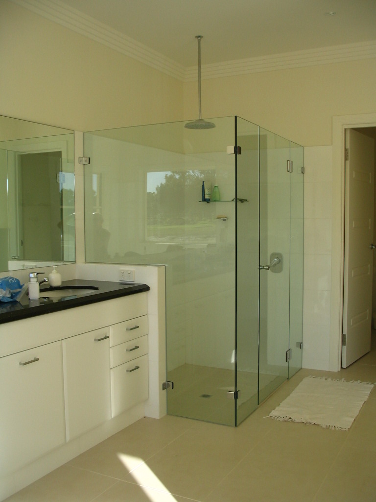 Shower Enclosure Service | 666 Gympie Rd, Lawnton QLD 4501, Australia | Phone: (07) 3205 6066