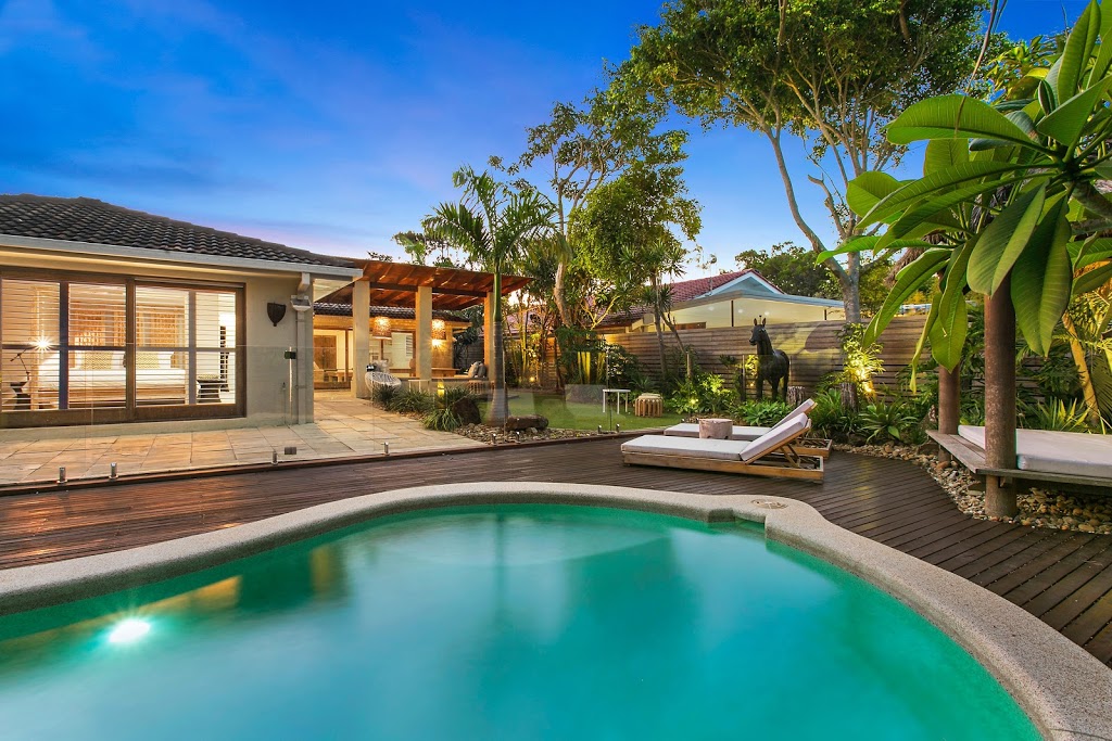 Bay Luxury Villa, Luxury 4 bed Holiday Home | lodging | 57 Armstrong St, Suffolk Park NSW 2481, Australia | 0432524761 OR +61 432 524 761