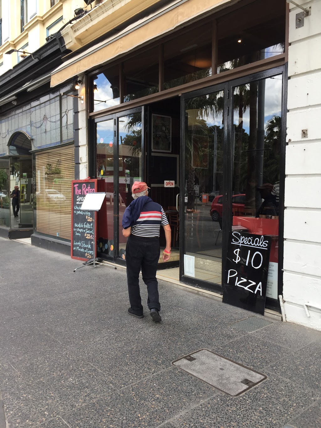 The Retro on Fitzroy Street | restaurant | 7 Fitzroy St, St Kilda VIC 3182, Australia