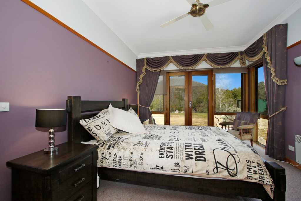 Quins Gap Private Retreat | lodging | 93 Quins Gap Rd, Bright VIC 3741, Australia | 0357552275 OR +61 3 5755 2275