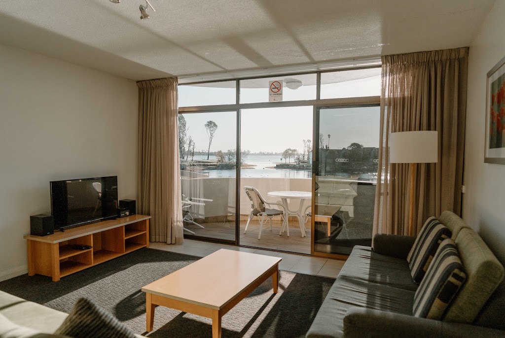 Lake Mulwala Boatel | 230 Melbourne St, Mulwala NSW 2647, Australia | Phone: (03) 5744 9444