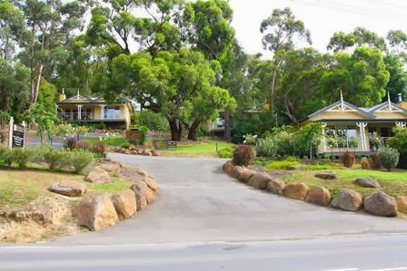 3 Kings Bed & Breakfast | lodging | 2480 Warburton Hwy, Yarra Junction VIC 3797, Australia | 0409678046 OR +61 409 678 046