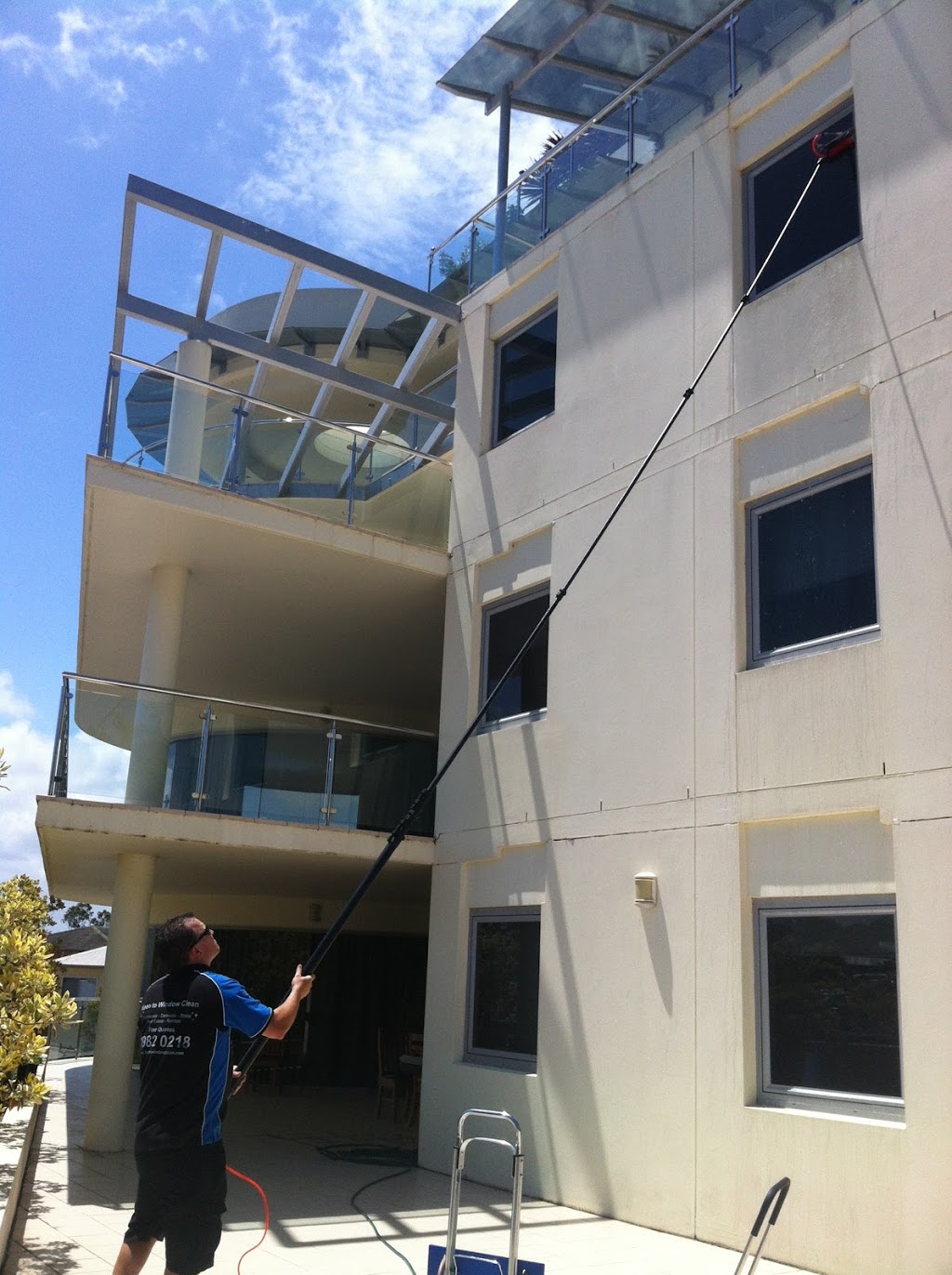 Keen to Window Clean |  | 20 Leonard Ave, Shoal Bay NSW 2315, Australia | 0467322885 OR +61 467 322 885