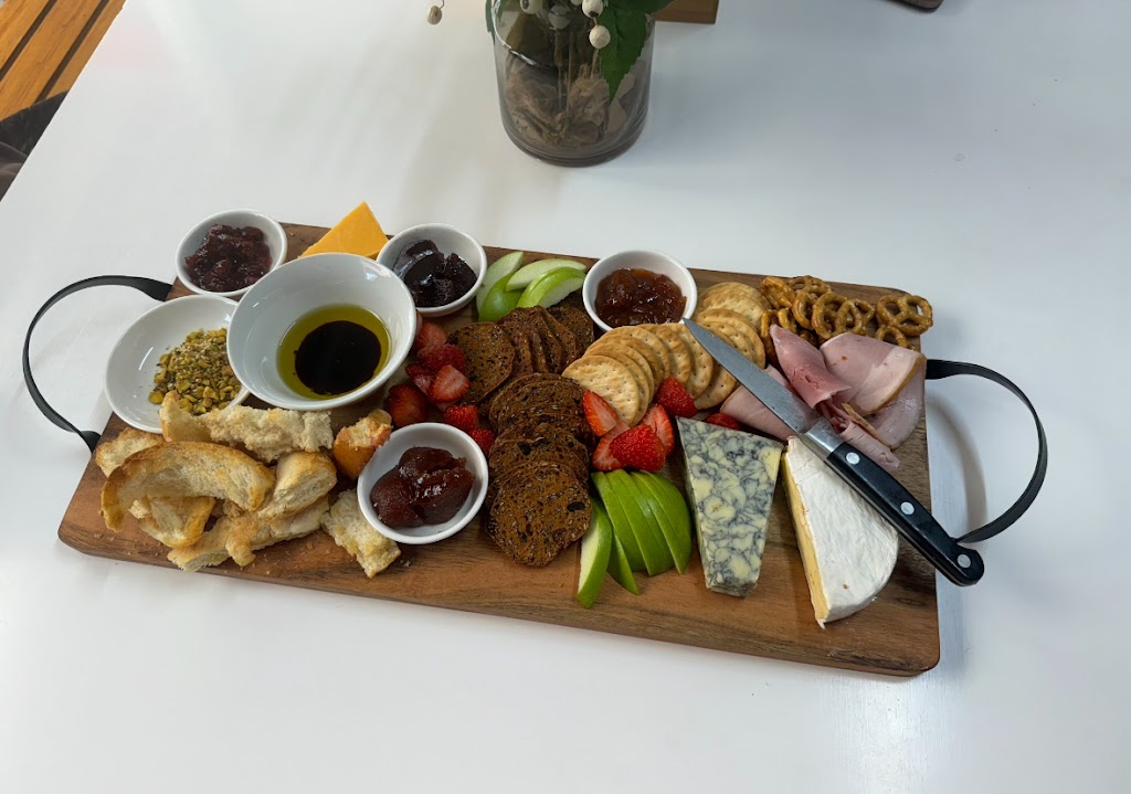 Tasting Lounge (inside Stanthorpe Holiday Park) | 26806 New England Hwy, Severnlea QLD 4380, Australia | Phone: 0483 966 766