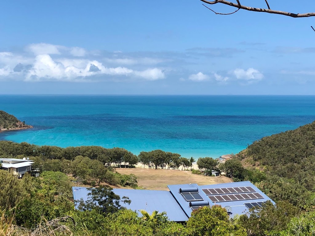 Basil Bay Hut | Basil Bay, Keswick Island QLD 4740, Australia | Phone: 1300 889 290