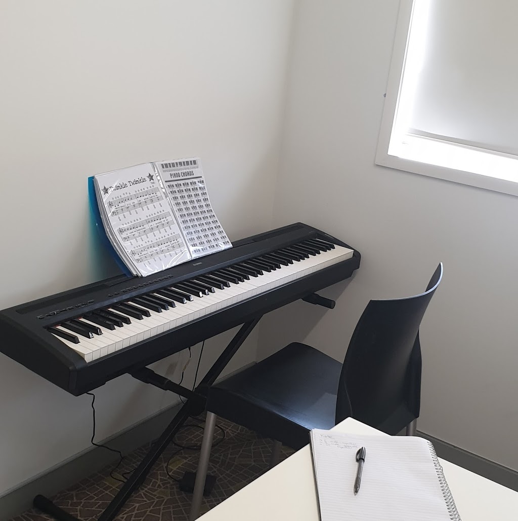 Piano Lessons by Thomas | 160 Pacific Pines Blvd, Pacific Pines QLD 4211, Australia | Phone: 0421 446 814