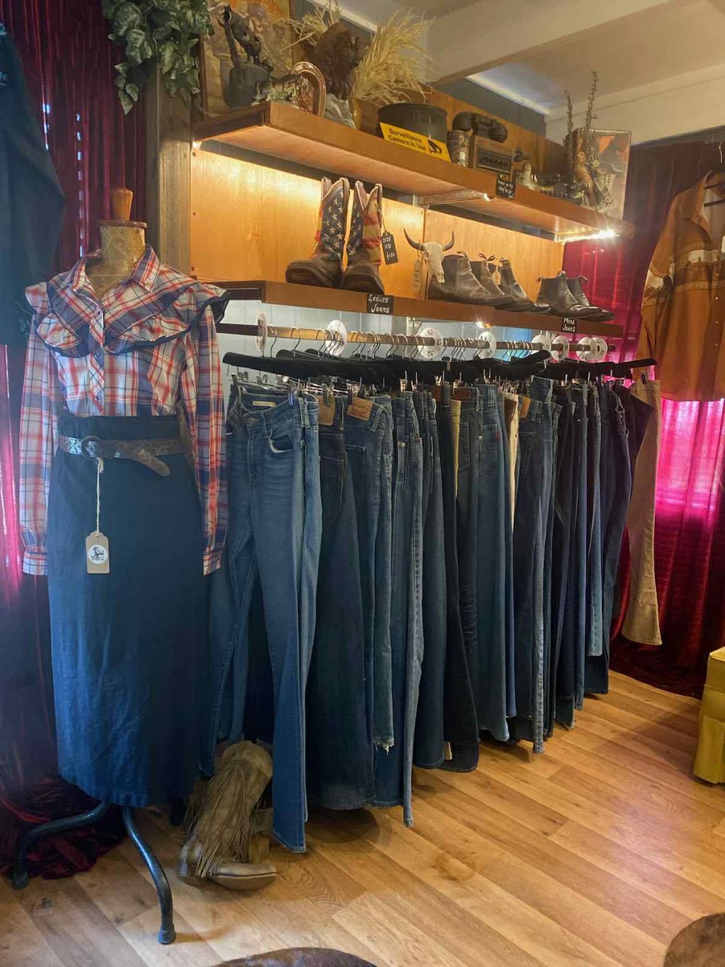 The Western Room | 5 Pool St, Maidenwell QLD 4615, Australia | Phone: (07) 4164 6166