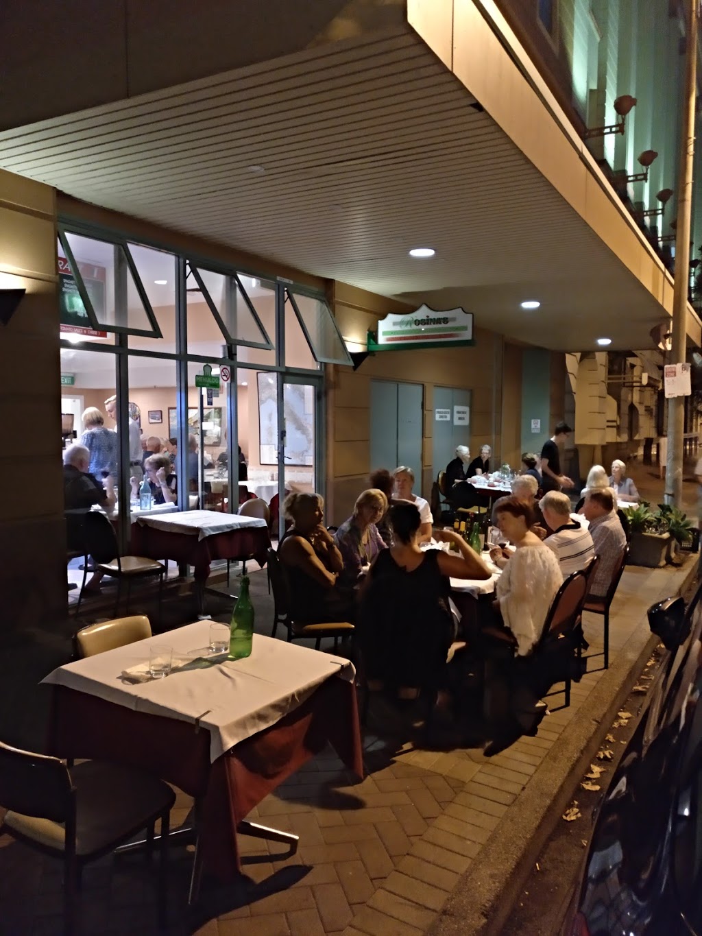 Rosinas Pizza Restaurant | restaurant | 39 Hunter St, Newcastle NSW 2300, Australia | 0249263061 OR +61 2 4926 3061