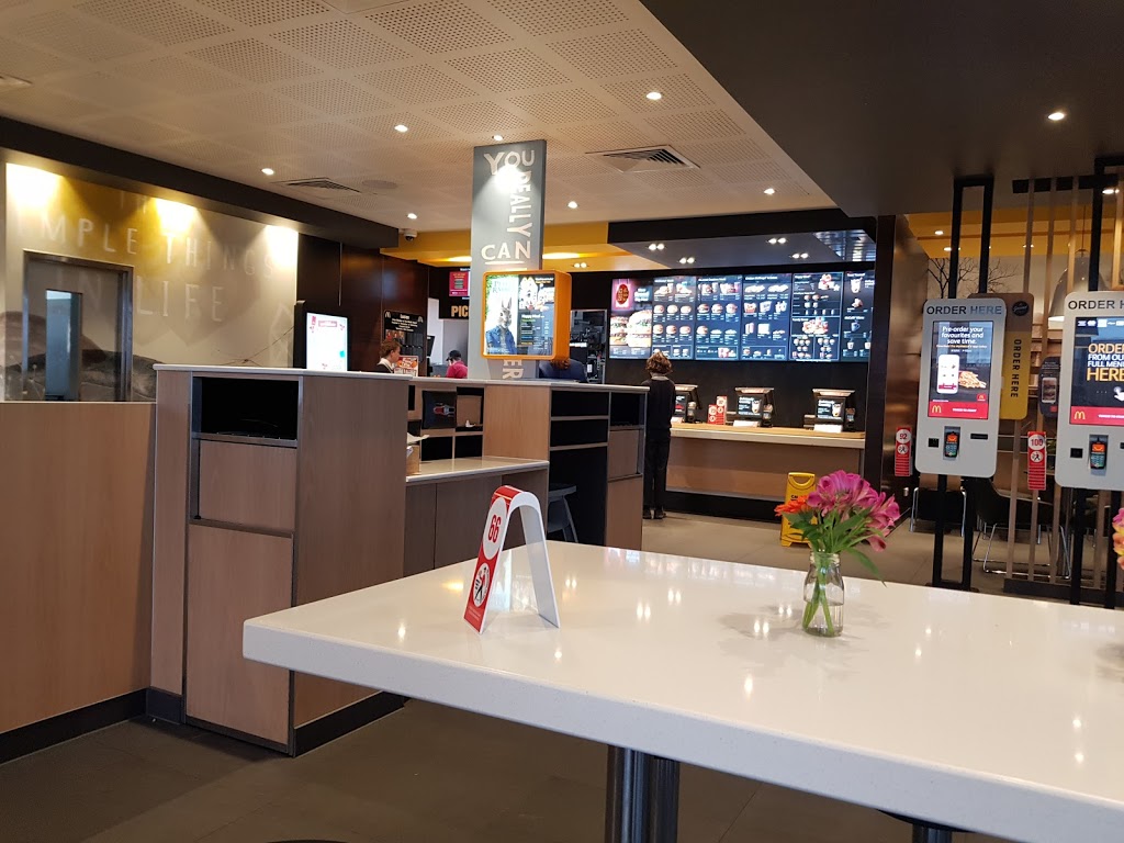 McDonalds Lucas | cafe | 1 Coltman Plaza, Lucas VIC 3350, Australia | 0343139673 OR +61 3 4313 9673