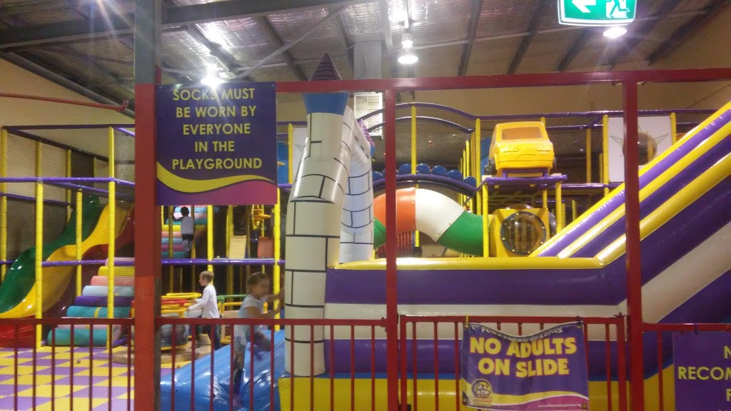 Chipmunks Playland and Cafe | cafe | 4/2948 Albany Hwy, Kelmscott WA 6111, Australia | 0893900404 OR +61 8 9390 0404