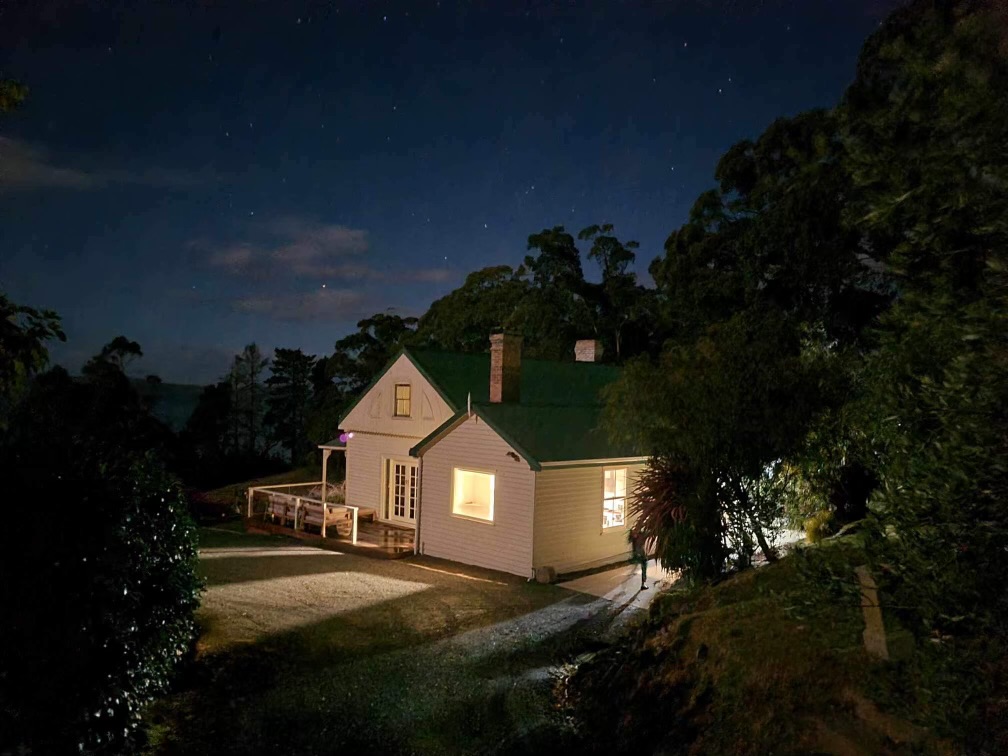 The Cottage at Flowerpot | 30 Flowerpot Jetty Rd, Flowerpot TAS 7163, Australia | Phone: 0403 860 488
