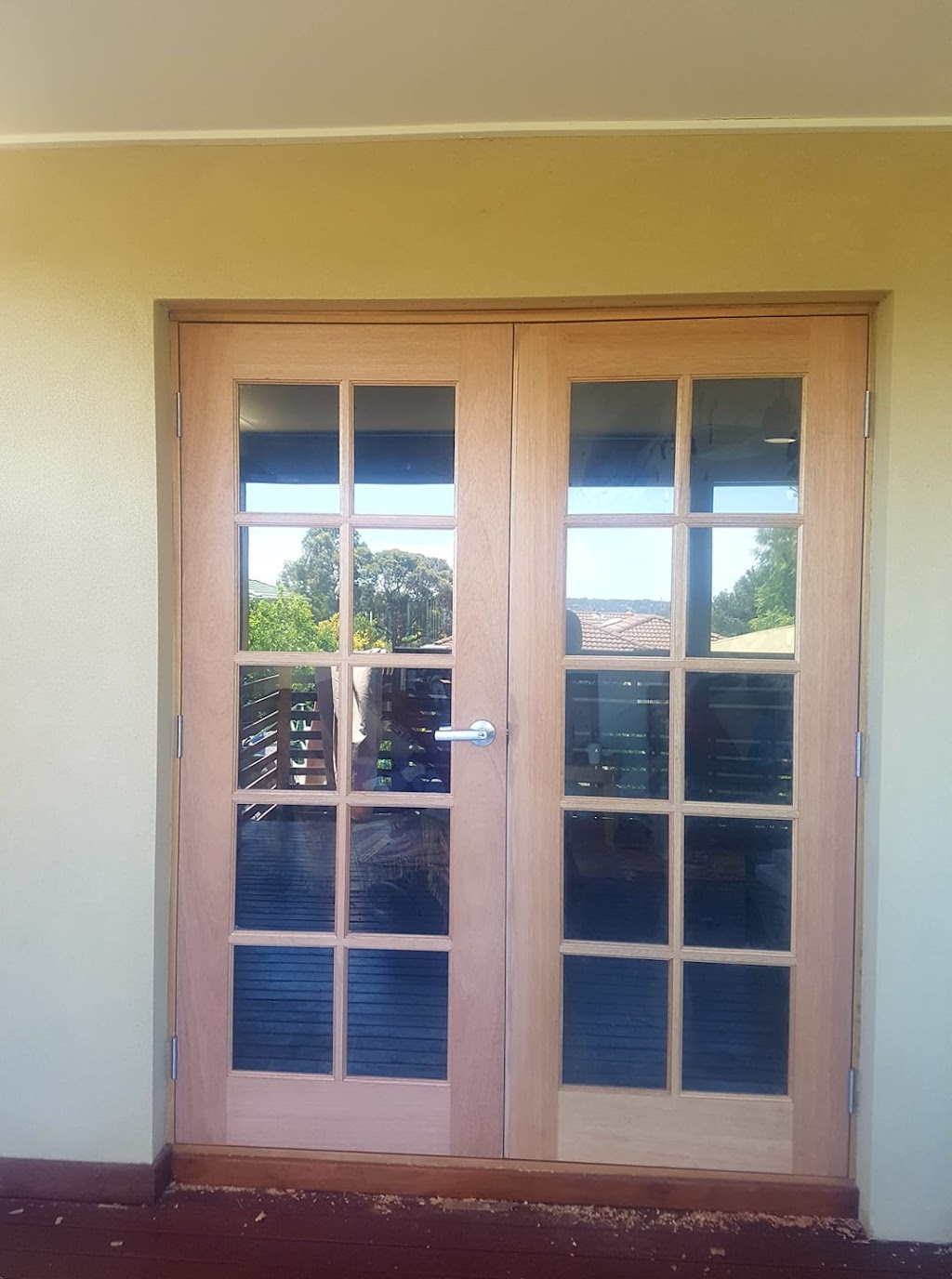 WELL HUNG Doors by Neil | Fleetwood Dr, Narre Warren VIC 3810, Australia | Phone: 0418 712 097