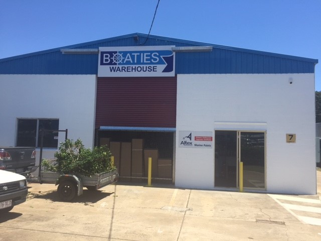Boaties Warehouse | 7 Florence St, Urangan QLD 4655, Australia | Phone: (07) 4125 3339