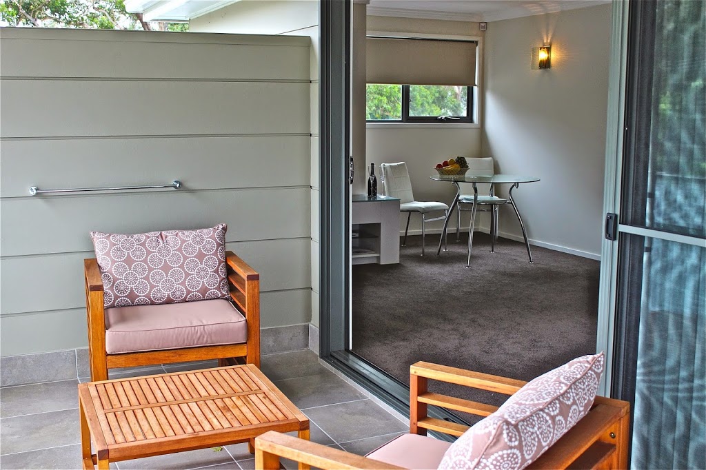 Breeze Bed and Breakfast | lodging | 2 Katungal St, Bateau Bay NSW 2261, Australia | 0243343788 OR +61 2 4334 3788