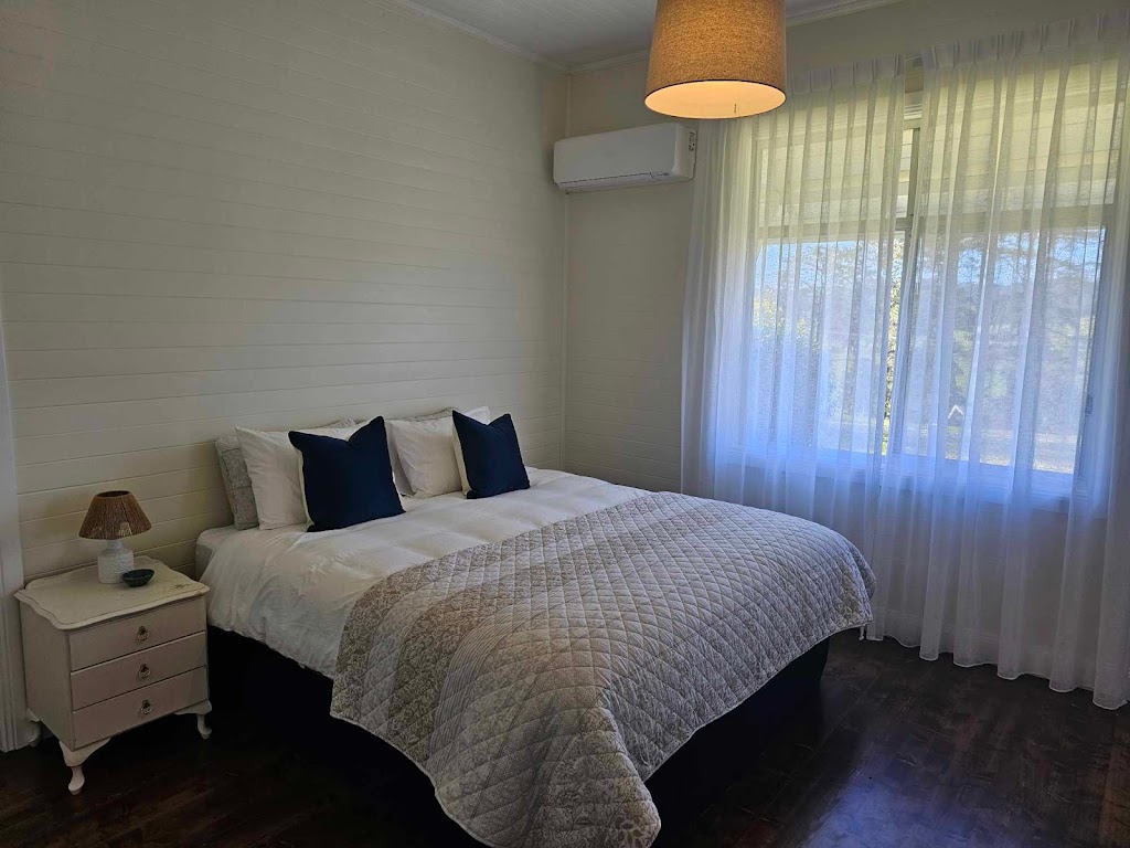 oak tree farmhouse | 175 Coramba Rd, Dorrigo NSW 2453, Australia | Phone: 0448 693 541