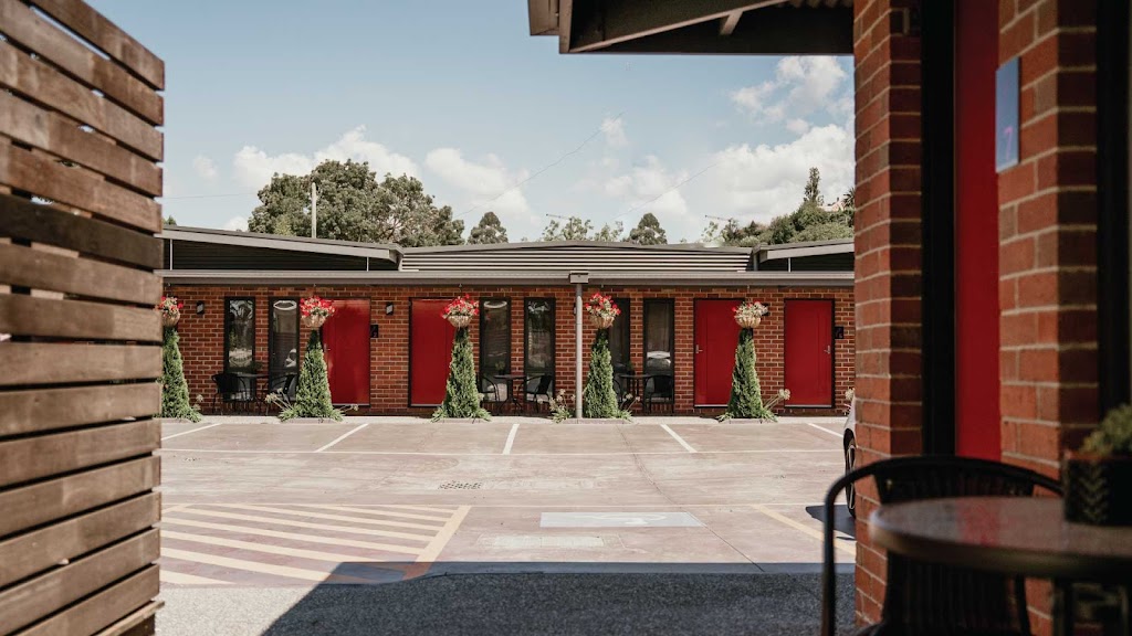 Daylesford Art Motel | 2 East St, Daylesford VIC 3460, Australia | Phone: (03) 5312 2772