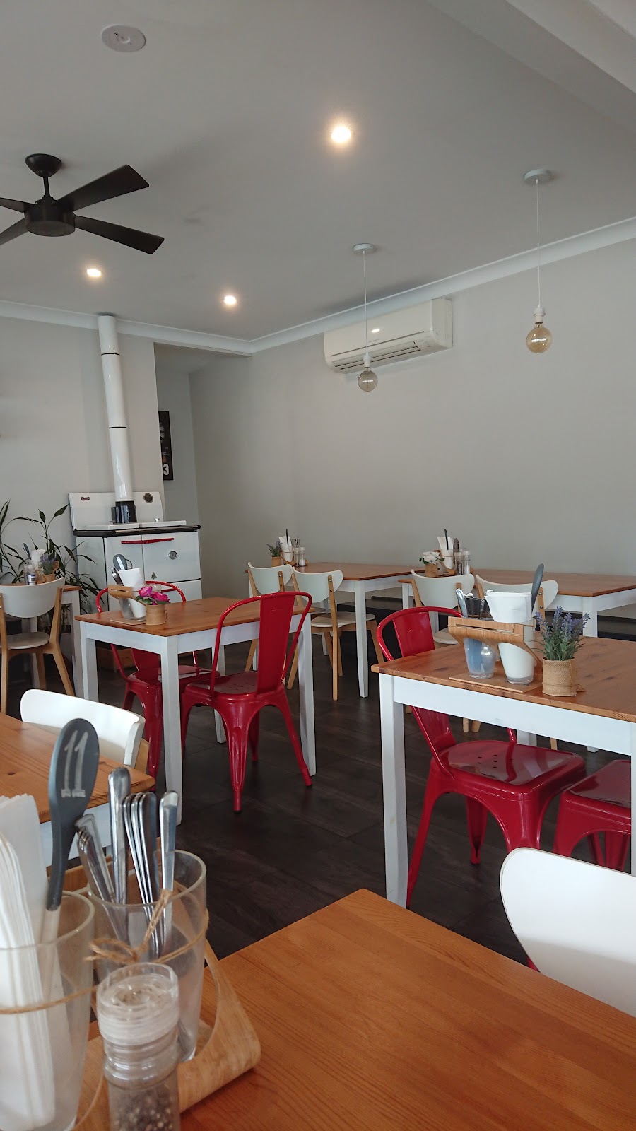 Thirty-Seven Cafe & Restaurant | cafe | 37 Brisbane Rd, Bundamba QLD 4303, Australia | 0734961341 OR +61 7 3496 1341