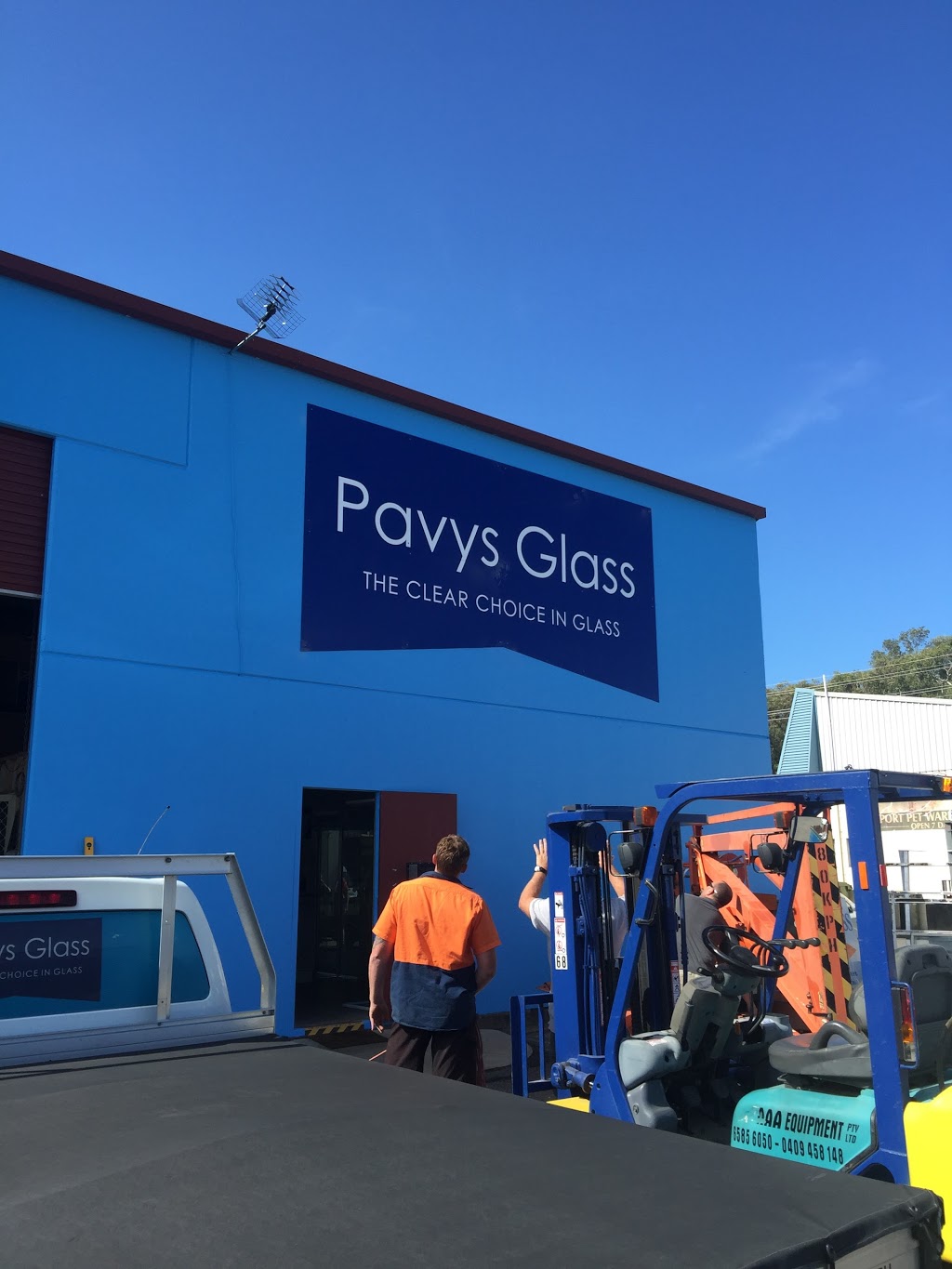 Pavys Glass | 6/25 Central Rd, Port Macquarie NSW 2444, Australia | Phone: (02) 6581 5555