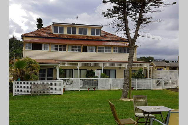 Coachhouse on the Beach Narrabeen | 1184 Pittwater Rd, Narrabeen NSW 2101, Australia | Phone: 0402 580 088